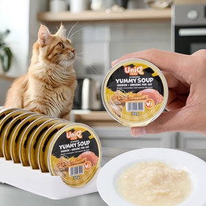 UNIQ PETS Šlapias ėdalas katėms ROYAL CHICKEN vištienos ir ženšenio sultinys 30 g x 8 vnt